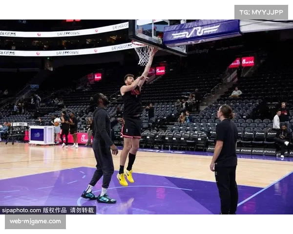 太阳终结四连败,布克36分率队顶住爵士反扑 太阳终结四连败,布克36分率队顶住爵士反扑